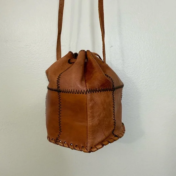 VINTAGE BROWN PATCHWORK LEATHER DRAWSTRING CROSSBODY BAG - Picture 6 of 11